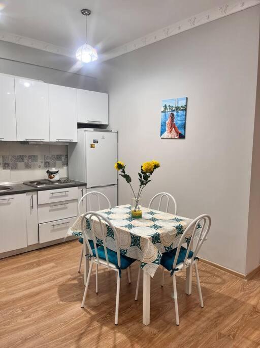Apartament 2-Х Комнатная В Золотом Квадрате Ałma Ata Zewnętrze zdjęcie