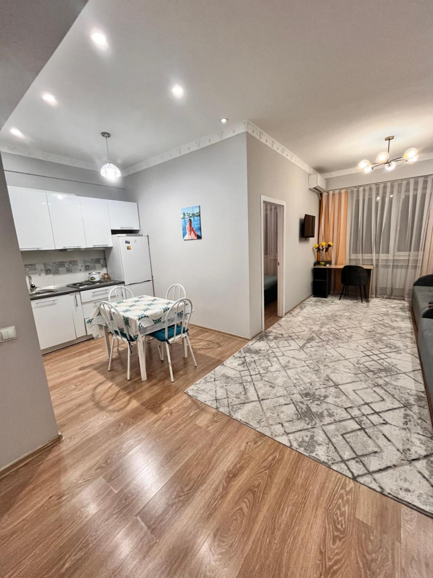 Apartament 2-Х Комнатная В Золотом Квадрате Ałma Ata Zewnętrze zdjęcie